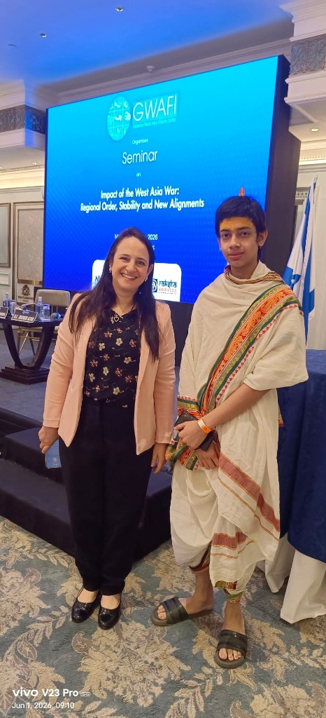 Ms. Sara Yanovsky (एमएस सराह यानोव्स्की)